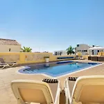 Villa Romano أذيخي