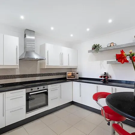 Villa Romano Вілла Адехе